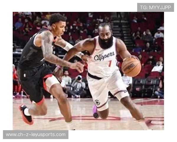 快船球员终场一记中投点燃全场欢呼